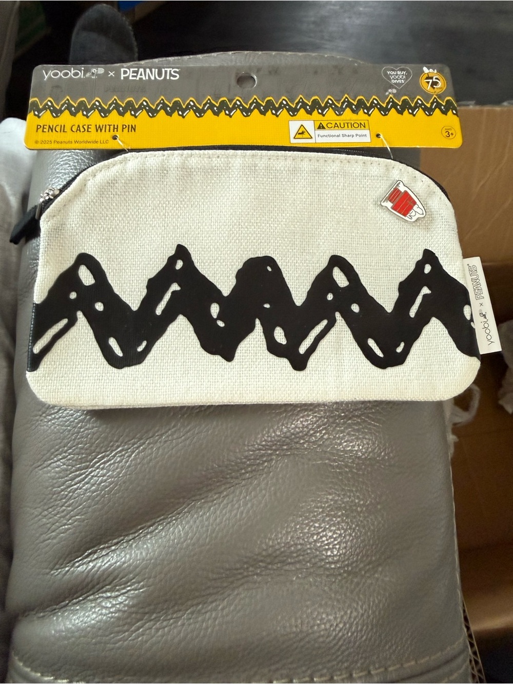 Yoobi x PEANUTS Zigzag Canvas Pencil Case with Enamel Pin - Black & Cream